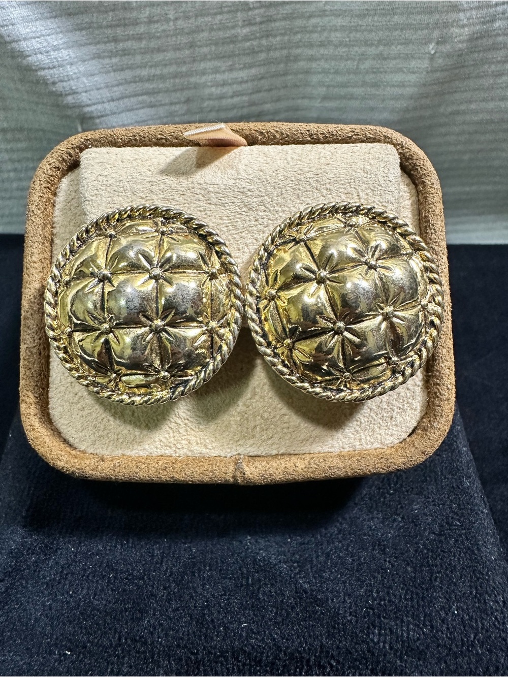 Vtg: CAROLEE Pie Quilted Dome Button Style Clip On Earrings